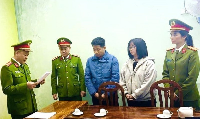 Bắt đôi nam nữ đứng sau nhiều đường link, trang web ngân hàng, tổ chức tín dụng