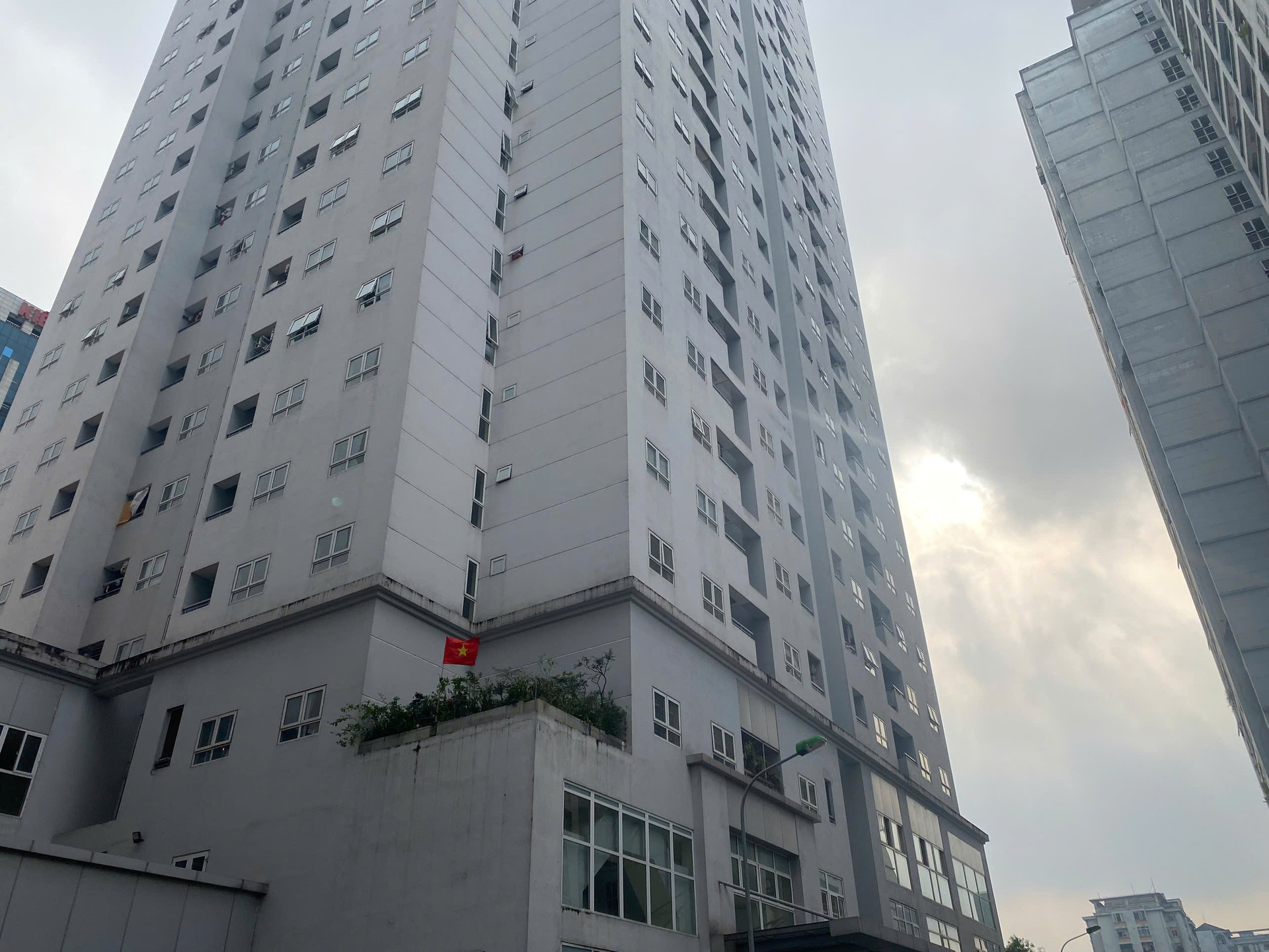 Một góc của cụm chung cư trên mặt đường Nguyễn Chánh