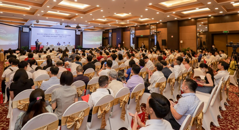 VIC tăng 740%, P/E 150 lần: Định giá đang ở vùng nào?