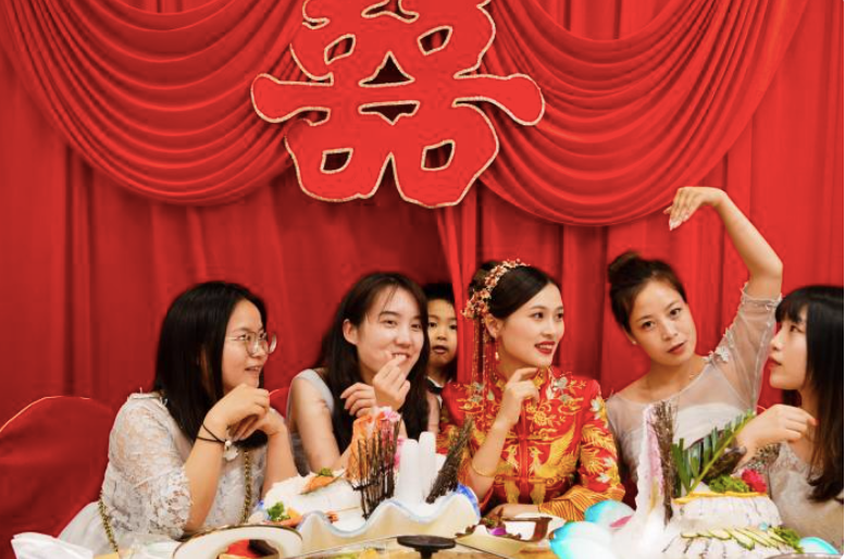 Ngôi làng phạt tiền người lấy vợ, lấy chồng ở tỉnh khác và các cặp đôi có bầu trước khi cưới