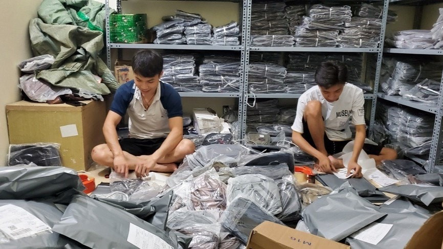 Mùa mua sắm cuối năm đang sôi động, chủ shop đổ tiền chạy quảng cáo nhưng cần cảnh giác, tránh mất tiền oan