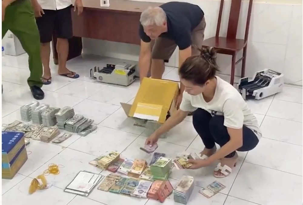 Chủ tiệm vàng ‘tuồn' hơn 2.048 tỷ đồng và 10,7 triệu USD từ Campuchia về Việt Nam - ảnh 1