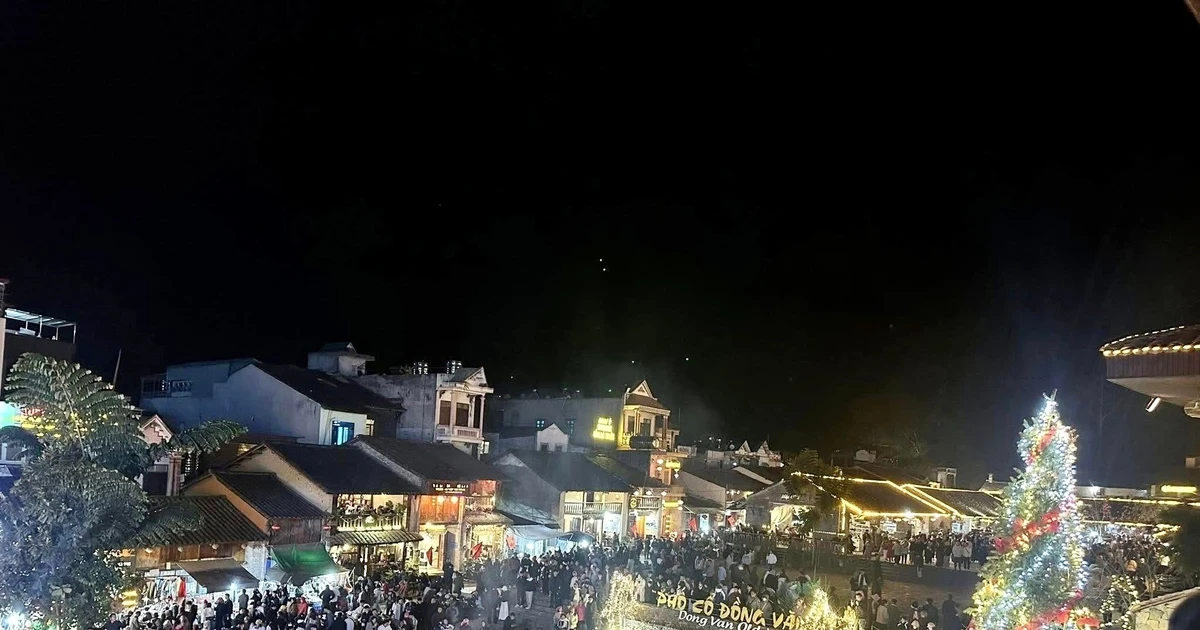 Du khách ùn ùn đổ về Hà Giang giữa giá rét