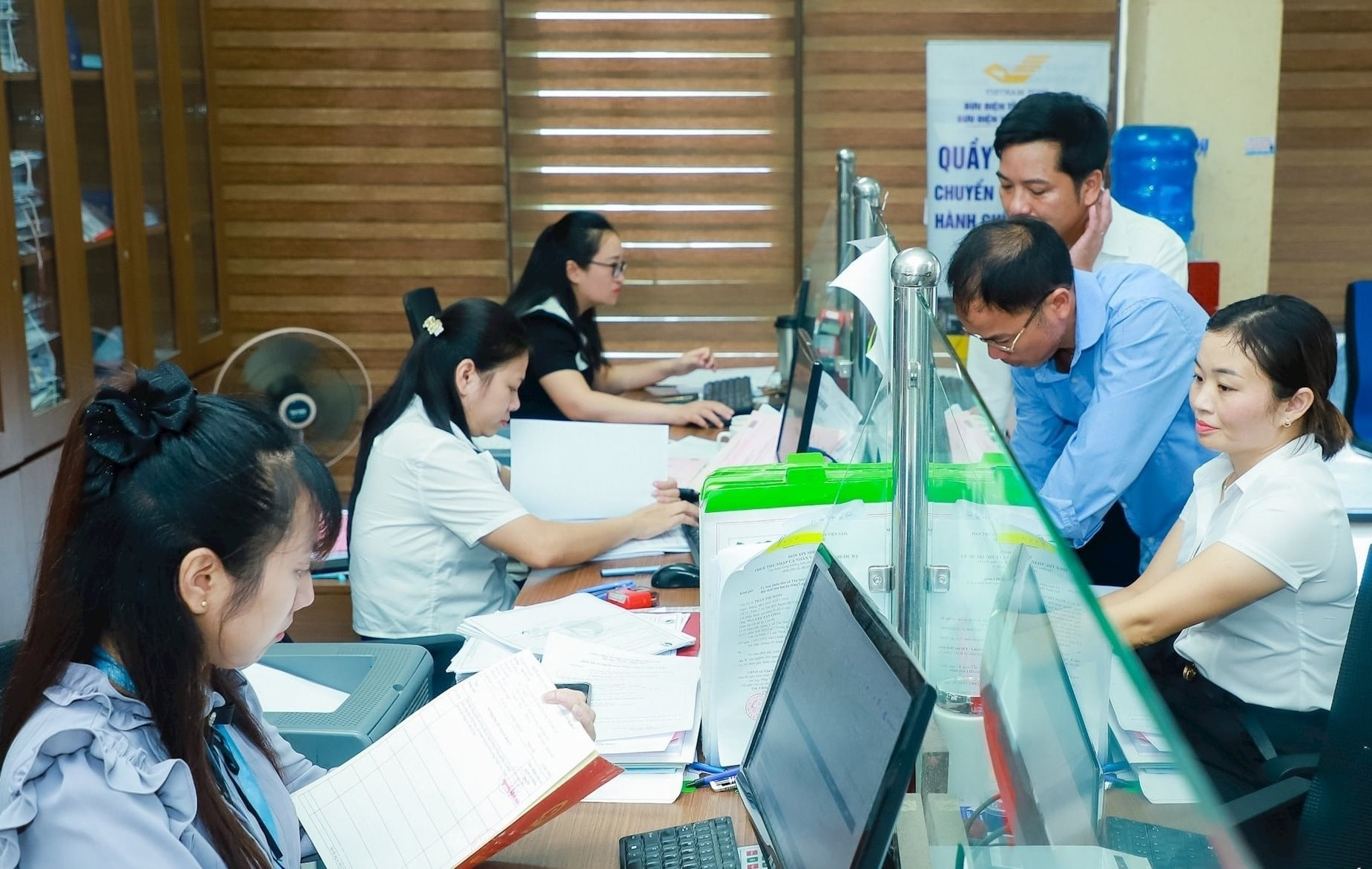 Công chức, viên chức và người lao động sắp được nghỉ Tết 9 ngày liên tiếp, nếu đi làm sẽ hưởng ít nhất 300% lương ngày thường