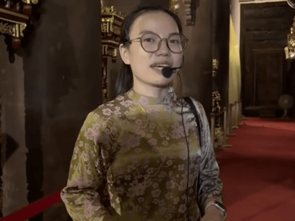 Chính thức đình chỉ nữ hướng dẫn viên tại một khu di tích - ảnh 1