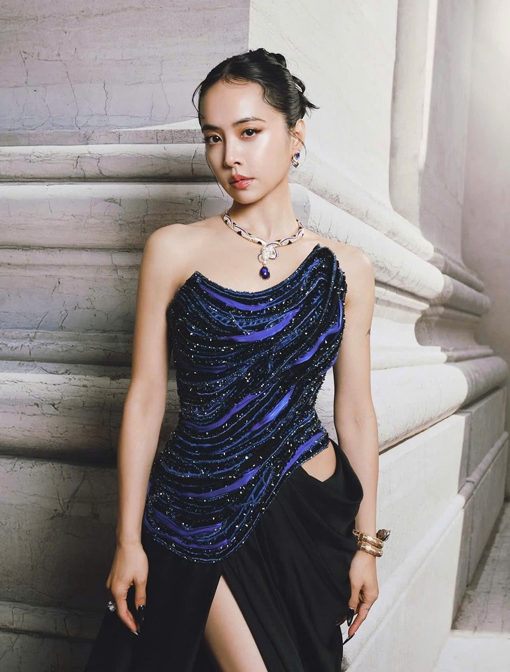 Nữ ca sĩ bỏ hơn 750 tỷ đồng để cưỡi rắn và bò tót trên sân khấu, từng vướng tin đồn hẹn hò với ‘ông hoàng nhạc pop’ châu Á - ảnh 5