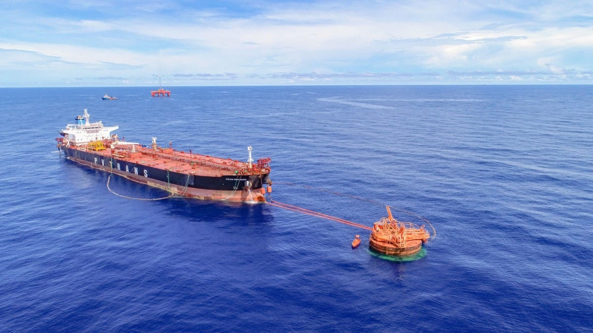 Một liên danh trúng hợp đồng 430 tỷ để vận chuyển dầu từ nhà máy Dung Quất và Nghi Sơn về kho của PVOIL