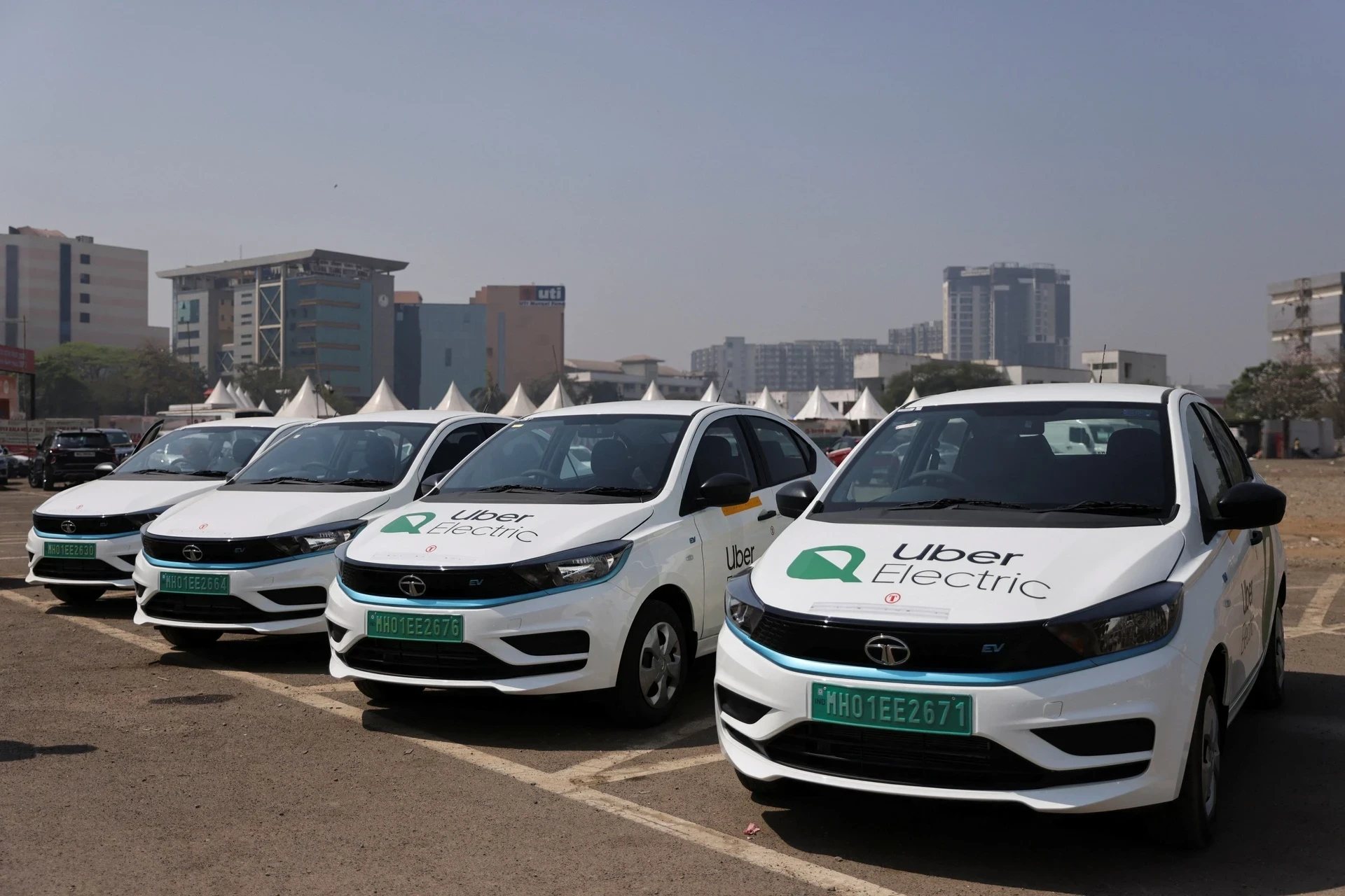 Từng được biết đến với tên gọi Uber Green, Uber Electric triển khai chương trình Go Electric với mức hỗ trợ 4.000 USD cho những tài xế chuyển đổi sang xe điện tại một số bang ở Mỹ.