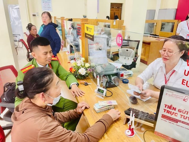 Bà Q. đem vàng đi bán rồi đến ngân hàng chuyển tiền, Công an phường Sầm Sơn khẩn trương vào cuộc - ảnh 1