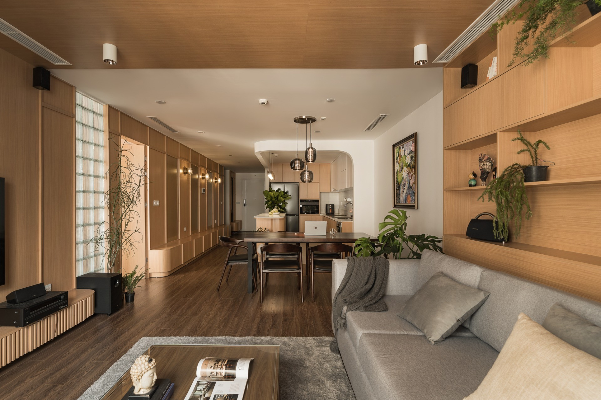 Căn hộ 125m2 bàn giao thô thành 'nhà sáng': Hành lang dài, góc cong vụn vẫn hóa tổ ấm thông minh- Ảnh 5.