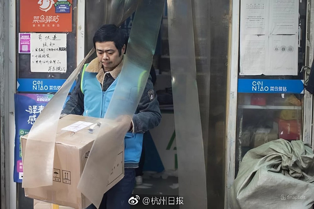 Phó Giáo sư, giảng viên đại học danh tiếng nghỉ việc đi làm shipper - ảnh 1