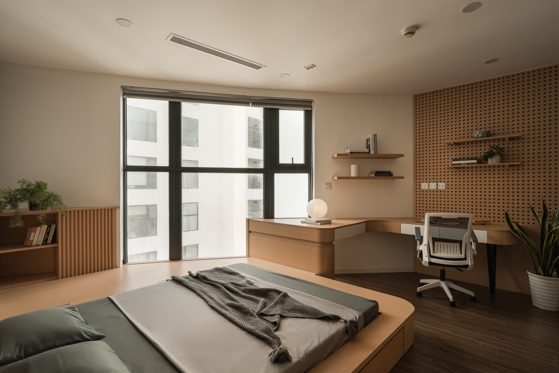 Căn hộ 125m2 bàn giao thô thành 'nhà sáng': Hành lang dài, góc cong vụn vẫn hóa tổ ấm thông minh- Ảnh 11.