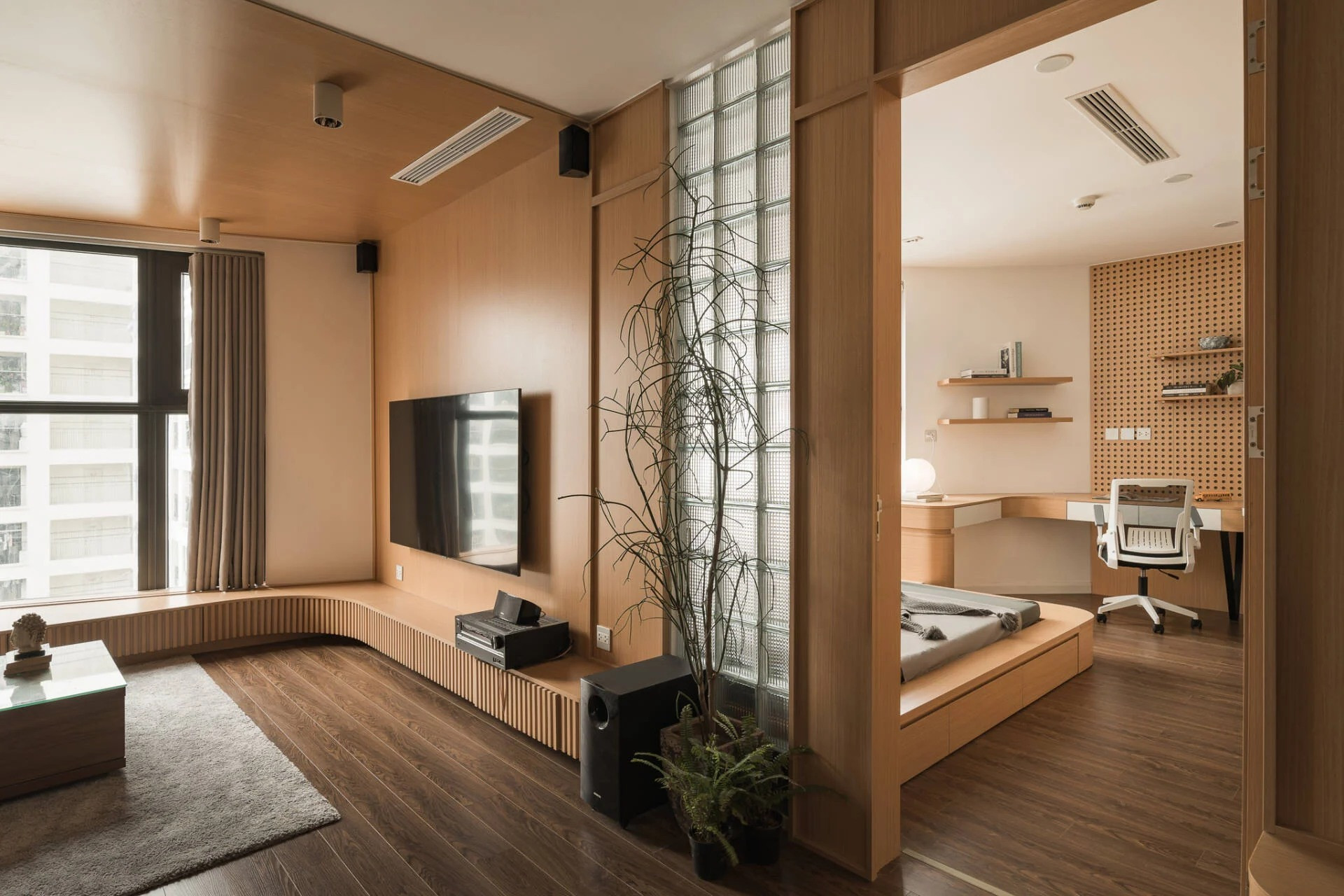 Căn hộ 125m2 bàn giao thô thành 'nhà sáng': Hành lang dài, góc cong vụn vẫn hóa tổ ấm thông minh- Ảnh 9.