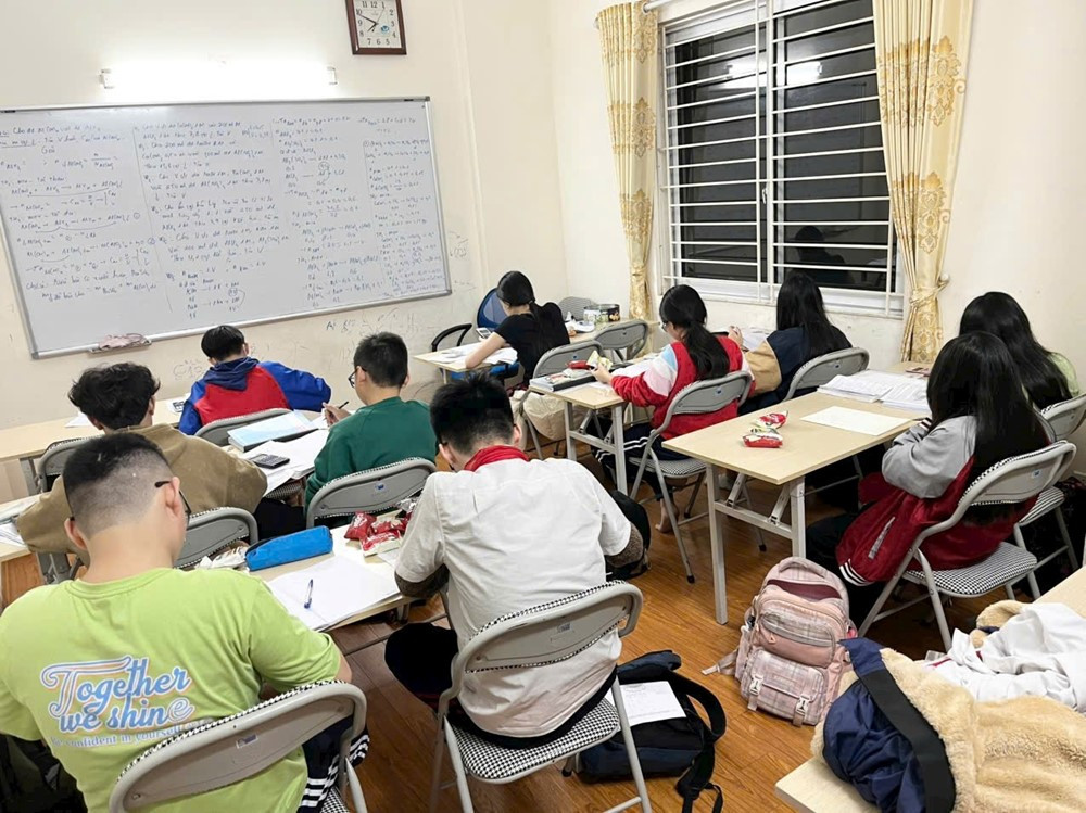 Giáo viên đang dạy thêm ngoài trường học chú ý thông tin đặc biệt quan trọng sau - ảnh 1