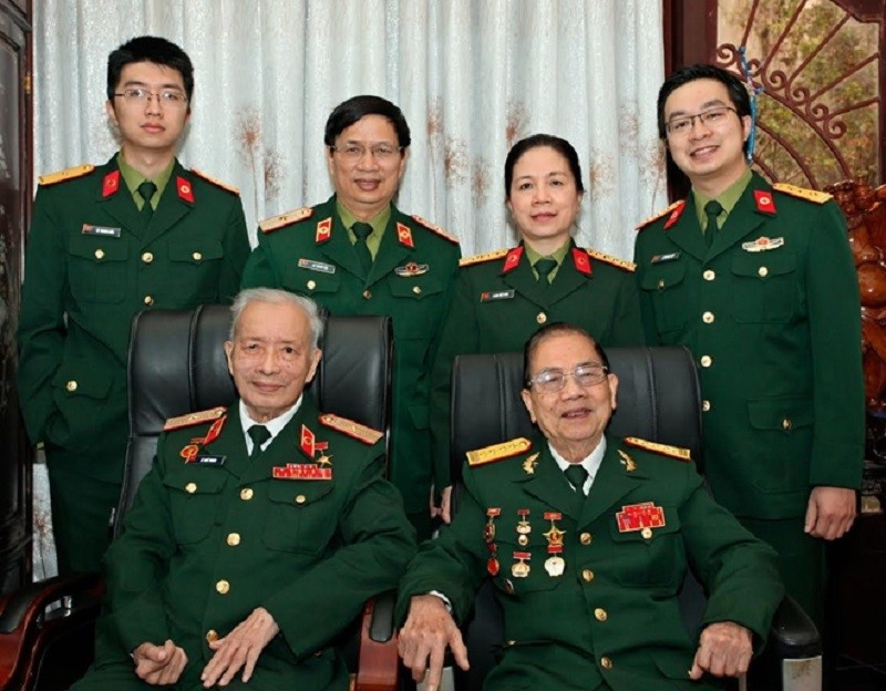 Gia đình hiếm hoi của Việt Nam có 3 cha con cùng nhận Giải thưởng Hồ Chí Minh: 2 người là 'tướng' ghép tạng kiệt xuất, con dâu, cháu nội đều là bác sĩ lừng danh - ảnh 1