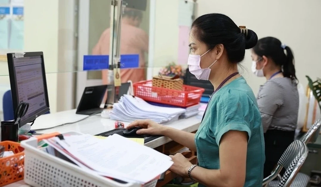 Bộ Nội vụ đang trình Chính phủ sửa đổi chế độ tiền lương với cán bộ, công chức, viên chức