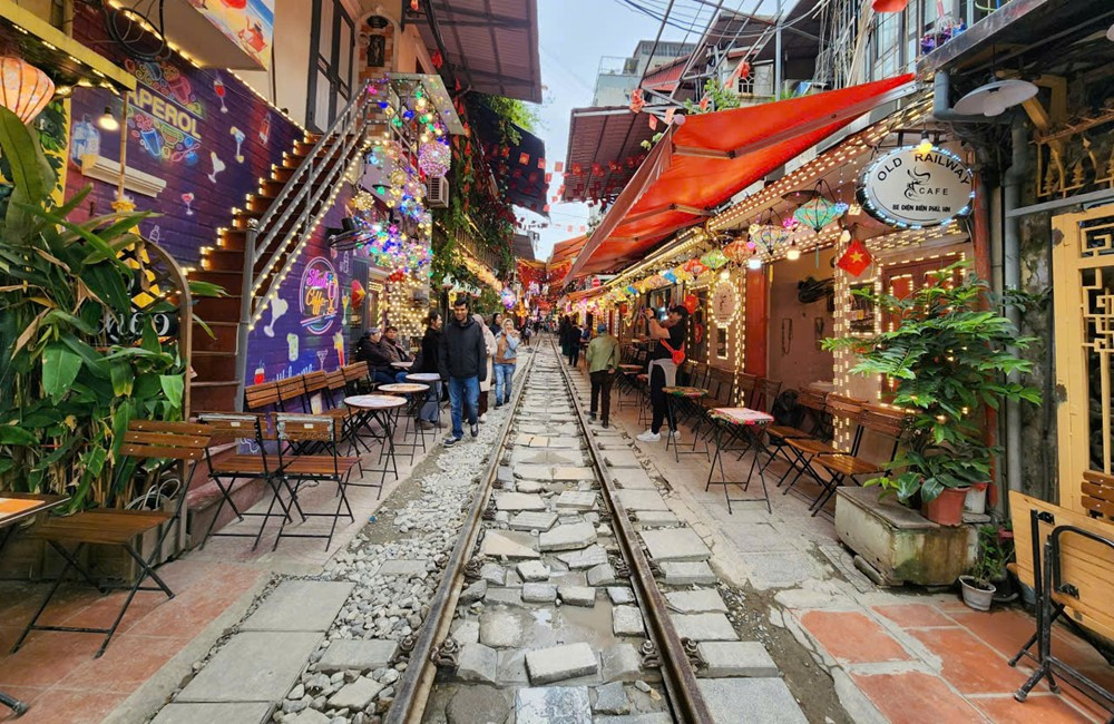 Hà Nội đề nghị dừng chạy tàu qua phố cà phê đường tàu - ảnh 1