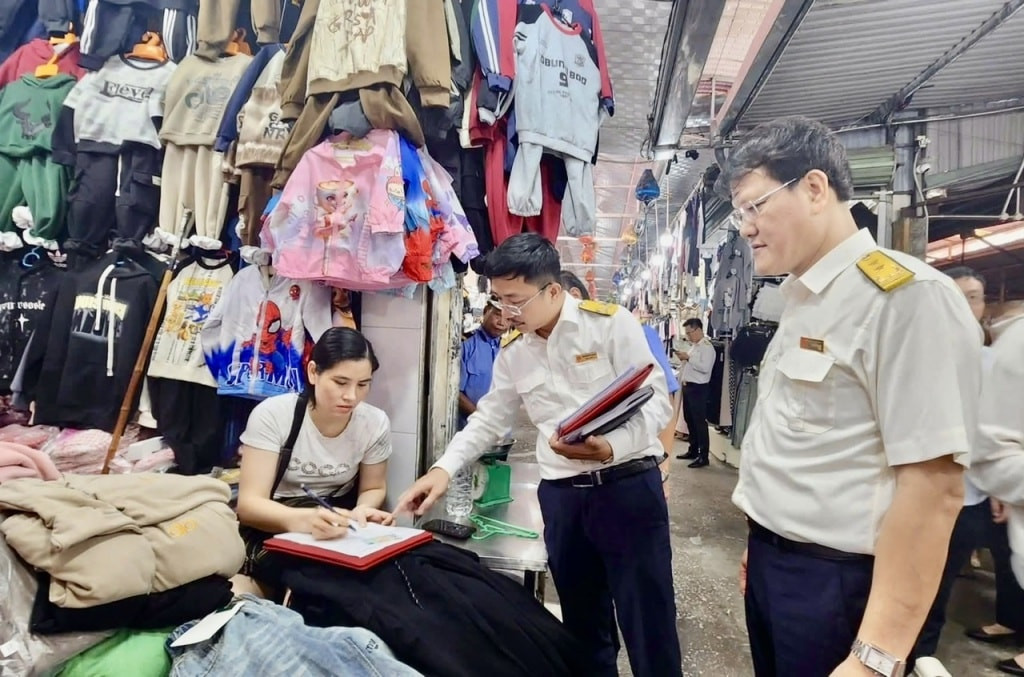 Chính thức: Chủ hộ kinh doanh được phép giao vợ chồng, bố mẹ, anh chị em ruột làm kế toán