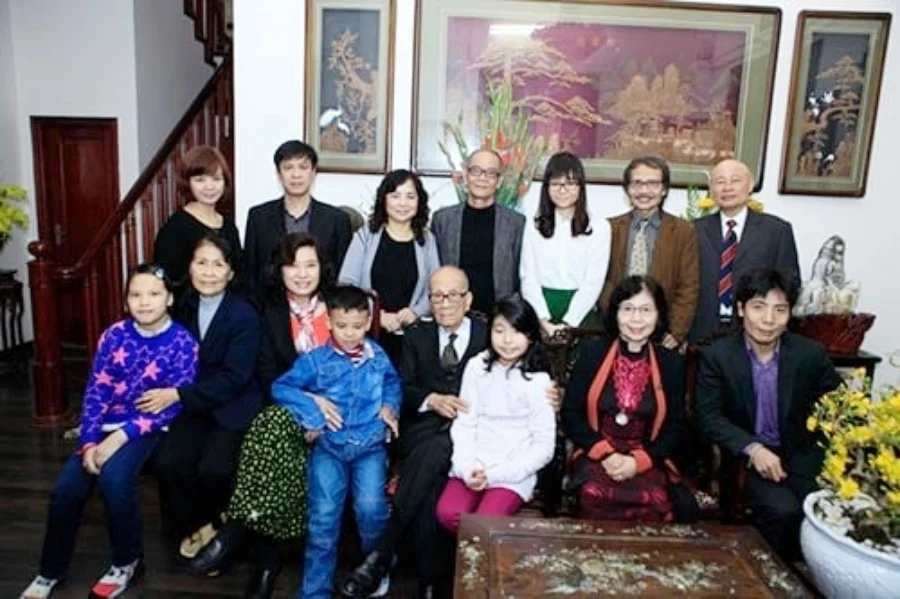 Gia đình Anh hùng Lao động lừng danh Việt Nam: Cha là Giáo sư, cận vệ của Bác Hồ, con cháu đều học hành thành đạt - ảnh 4