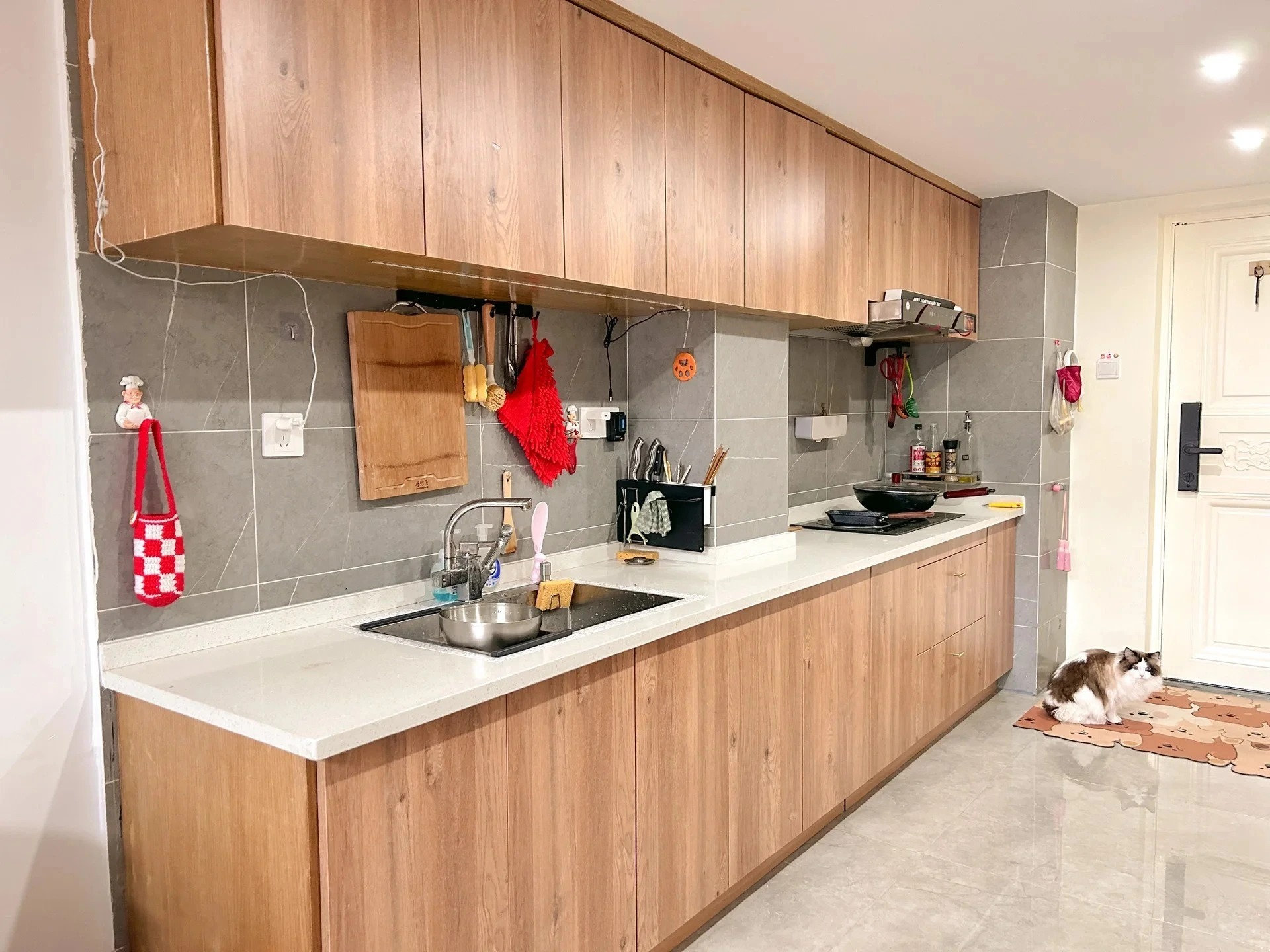 Căn hộ 39m2 của cô gái độc thân: Đủ bếp, phòng khách, góc thư giãn trong không gian tối giản- Ảnh 2.