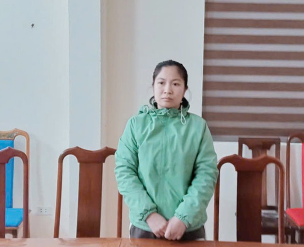 Bắt tạm giam người phụ nữ giấu 160 chỉ vàng trong túi áo, tất chân sau khi nhập cảnh Việt Nam