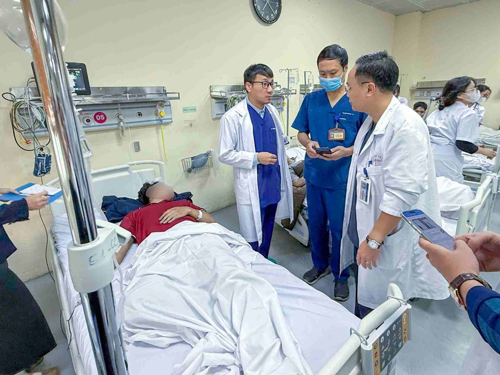 15 nạn nhân nhập viện cấp cứu trong vụ cháy nhà trọ tại Hà Nội, Bệnh viện E kích hoạt báo động đỏ - ảnh 4