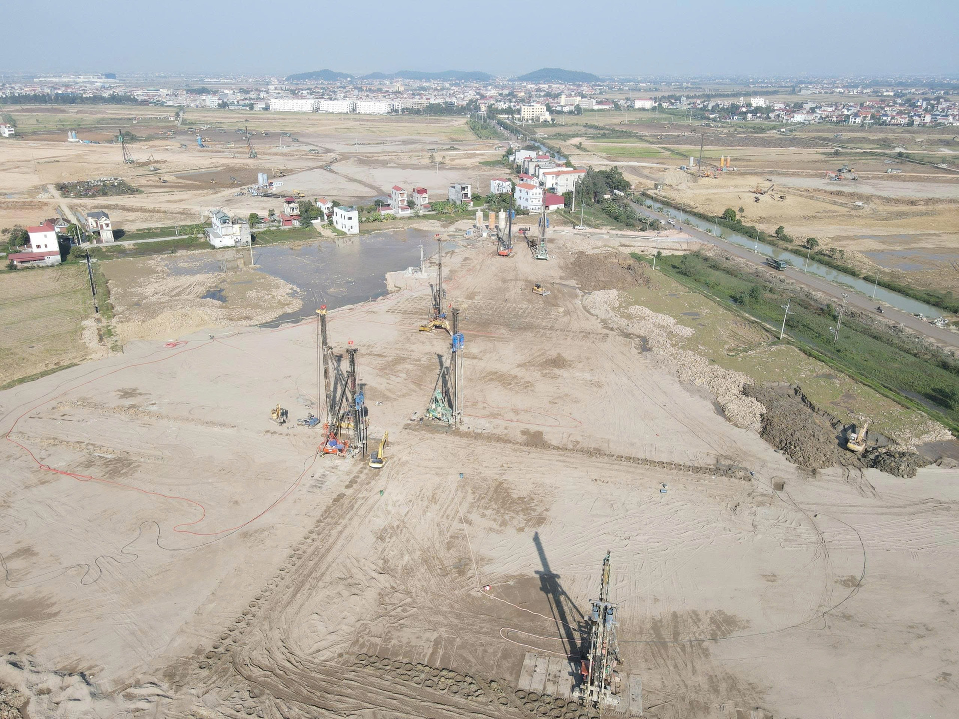 Sân bay 5 sao hàng đầu thế giới có quy mô lớn nhất miền Bắc nỗ lực hoàn thiện các hạng mục chính- Ảnh 2.