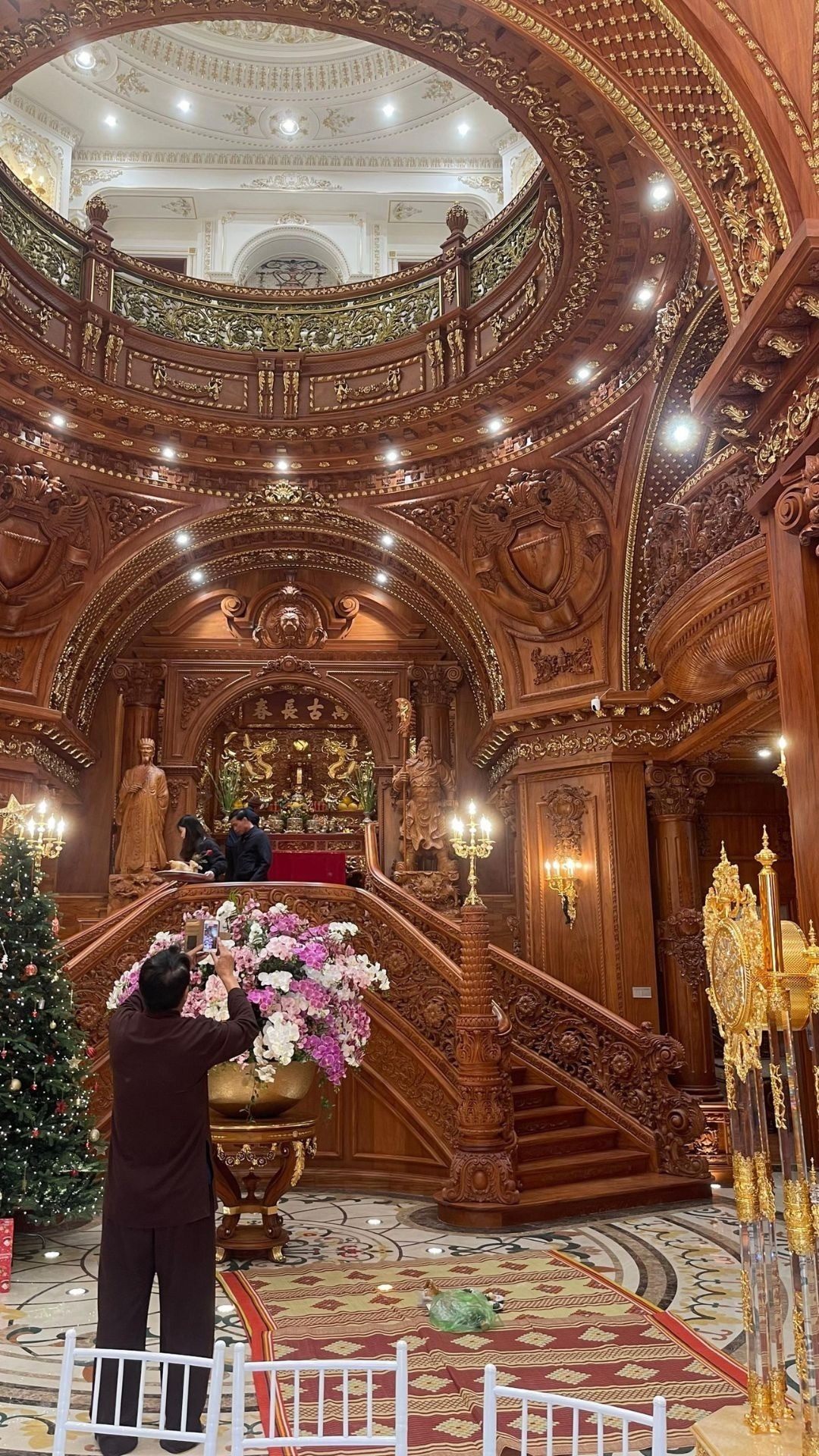 Lâu đài hoàng gia giữa làng quê Bắc Ninh: Cao 12 tầng, nội thất ‘sang - xịn’ đến choáng ngợp- Ảnh 4.