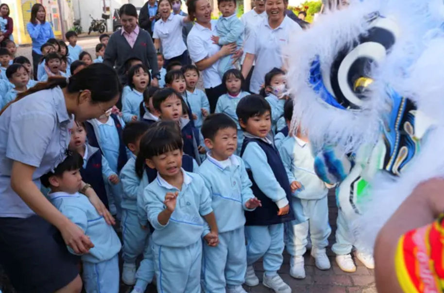 10 năm chấm dứt chính sách một con, Trung Quốc vẫn chìm trong khủng hoảng dân số - ảnh 1