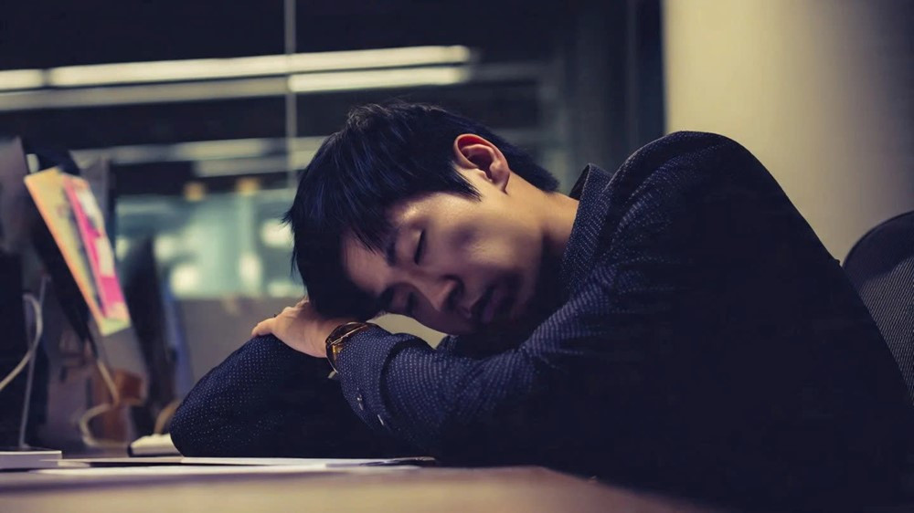 Nam nhân viên 37 tuổi bị liệt bàn tay sau một giấc ngủ ngắn ở văn phòng - ảnh 2