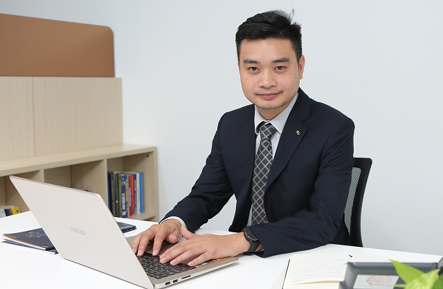 cover-ong-tran-duc-anh-2507_923418.png
