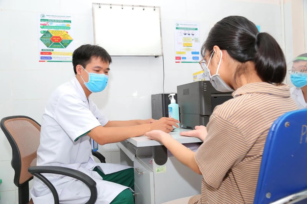 Chính thức, từ nay người dân cả nước không phải xuất trình giấy tờ này khi đi khám, chữa bệnh các tuyến - ảnh 2