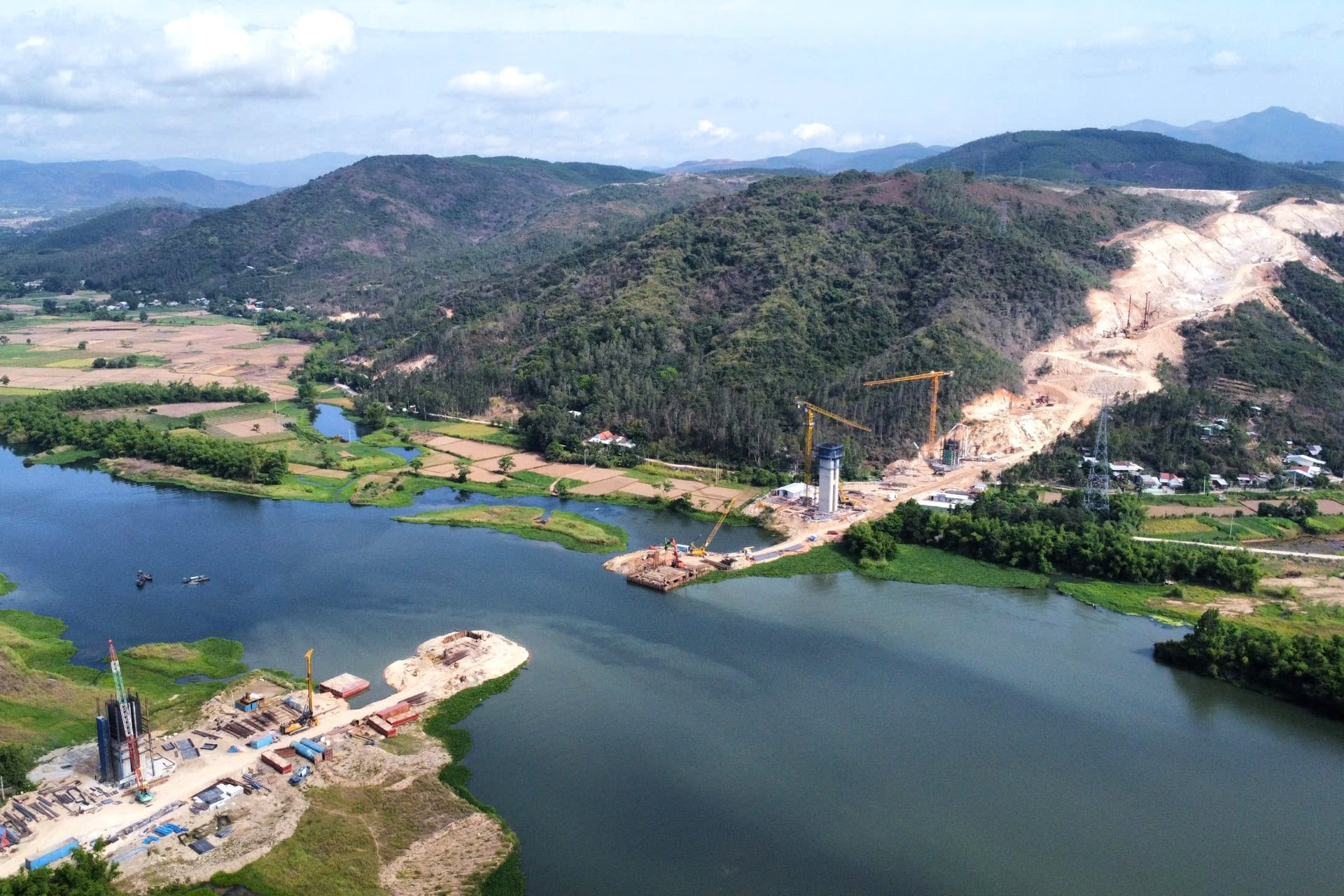 Trước Tết Nguyên đán, chính thức hoàn thành cao tốc 14.800 tỷ đi qua 2 tỉnh rộng lớn bậc nhất Việt Nam- Ảnh 2.