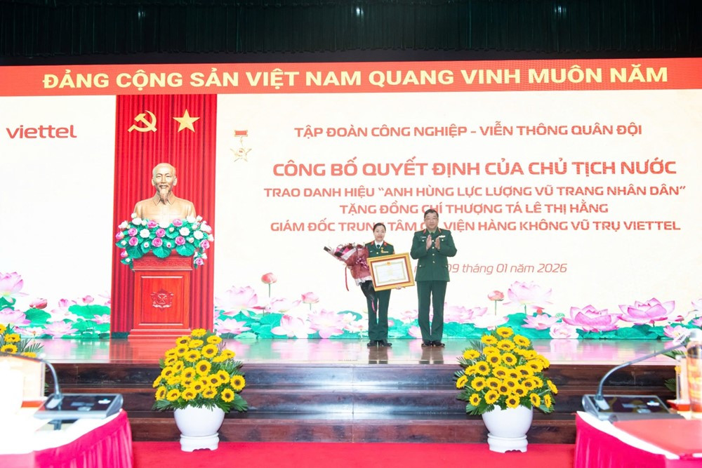 Chính thức phong tặng Anh hùng Lực lượng vũ trang nhân dân cho Thượng tá Lê Thị Hằng - ảnh 1