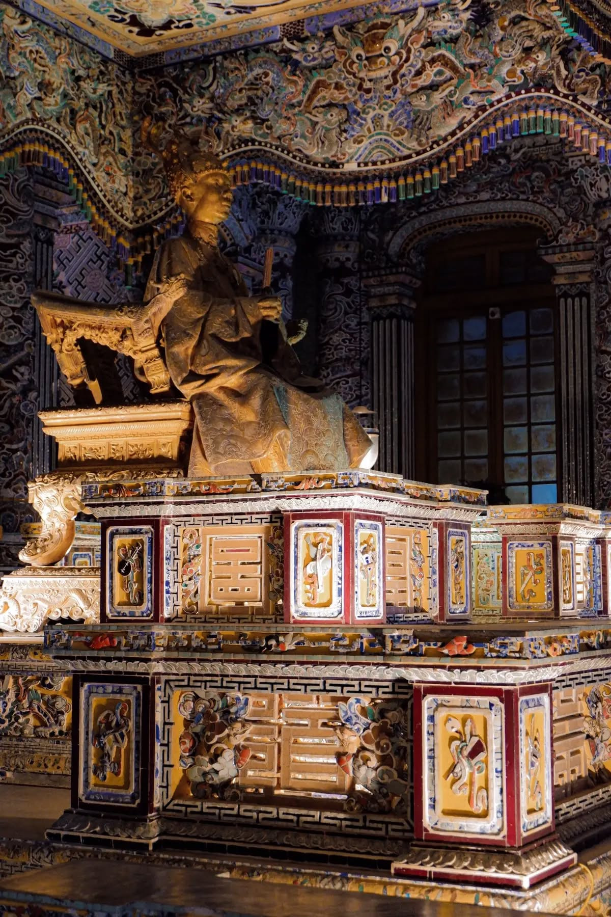 Công trình an táng của vị hoàng đế thứ 12 triều Nguyễn: Xây suốt 11 năm, kiến trúc Đông Tây độc bản giữa cố đô Huế- Ảnh 5.