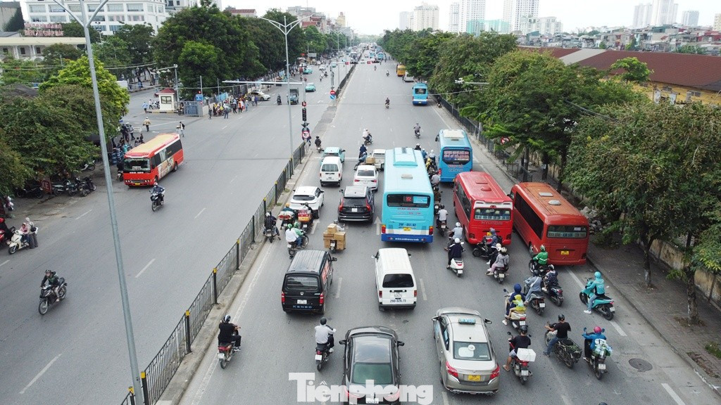 QL1 trên nền đường Giải Phóng đang có chiều rộng 8 làn xe cơ giới, mỗi bên 4 làn xe (rộng khoảng 30 mét), theo đề xuất dự án sẽ được mở rộng khoảng 90 mét. tp-3.jpg