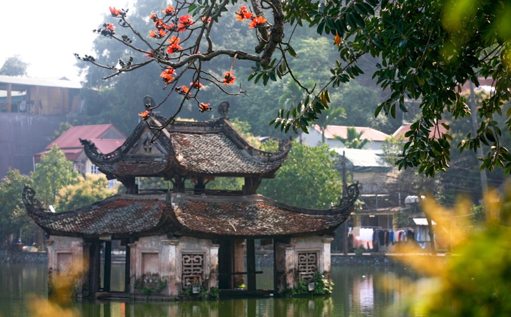 Cách trung tâm Hà Nội 20km có một ngôi chùa cổ gần 1.000 năm tuổi nép mình dưới chân núi, được công nhận là Di tích Quốc gia đặc biệt - ảnh 1