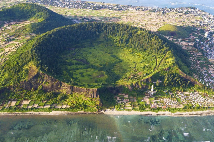 Đảo duy nhất của Việt Nam từng có 5 ngọn núi lửa và ‘Đà Lạt thứ 2’ của Tây Nguyên liên kết phát triển du lịch sinh thái rừng - biển đảo- Ảnh 2.