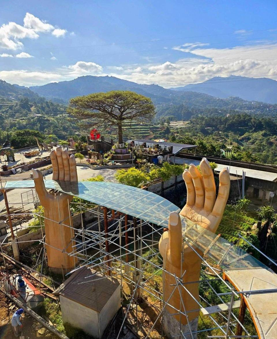 Một khu du lịch gây tranh cãi khi 'nhái' Cầu Vàng của Việt Nam - ảnh 2