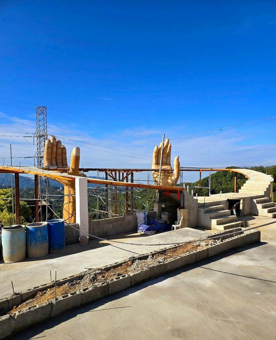 Một khu du lịch gây tranh cãi khi 'nhái' Cầu Vàng của Việt Nam - ảnh 3