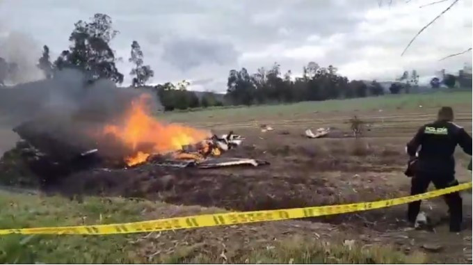 Rơi máy bay, nam ca sĩ nổi tiếng SN 1991 tử vong - ảnh 2