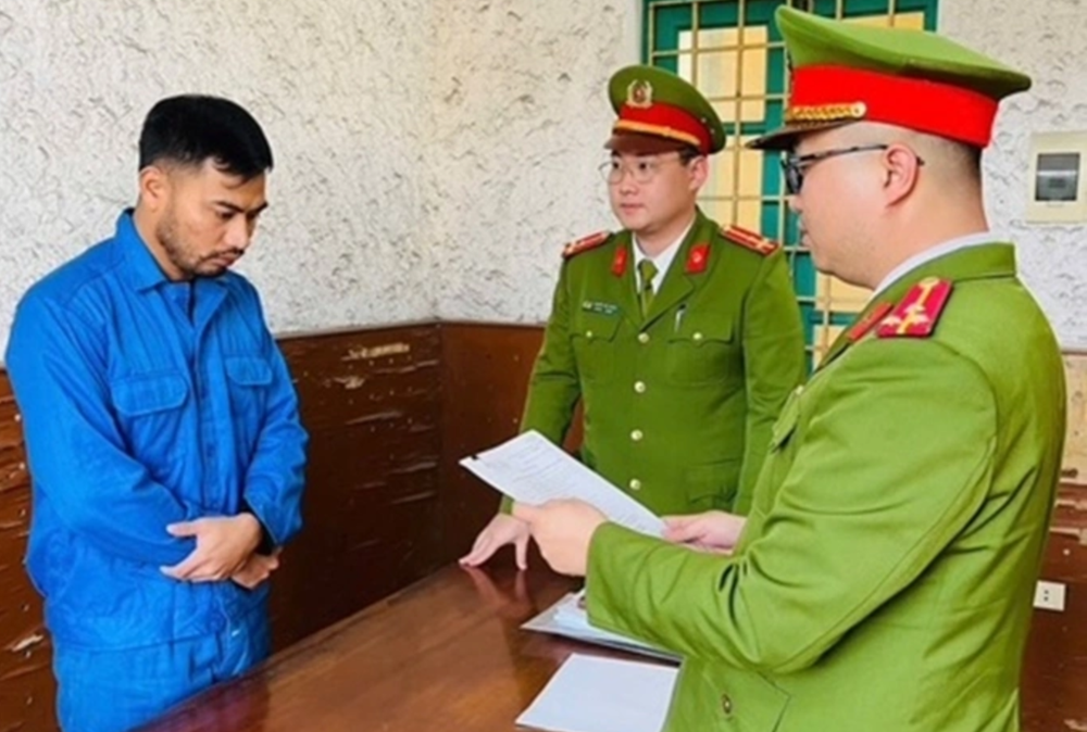 Bắt cựu Giám đốc ngân hàng 41 tuổi vì lừa nhiều khách hàng - ảnh 1