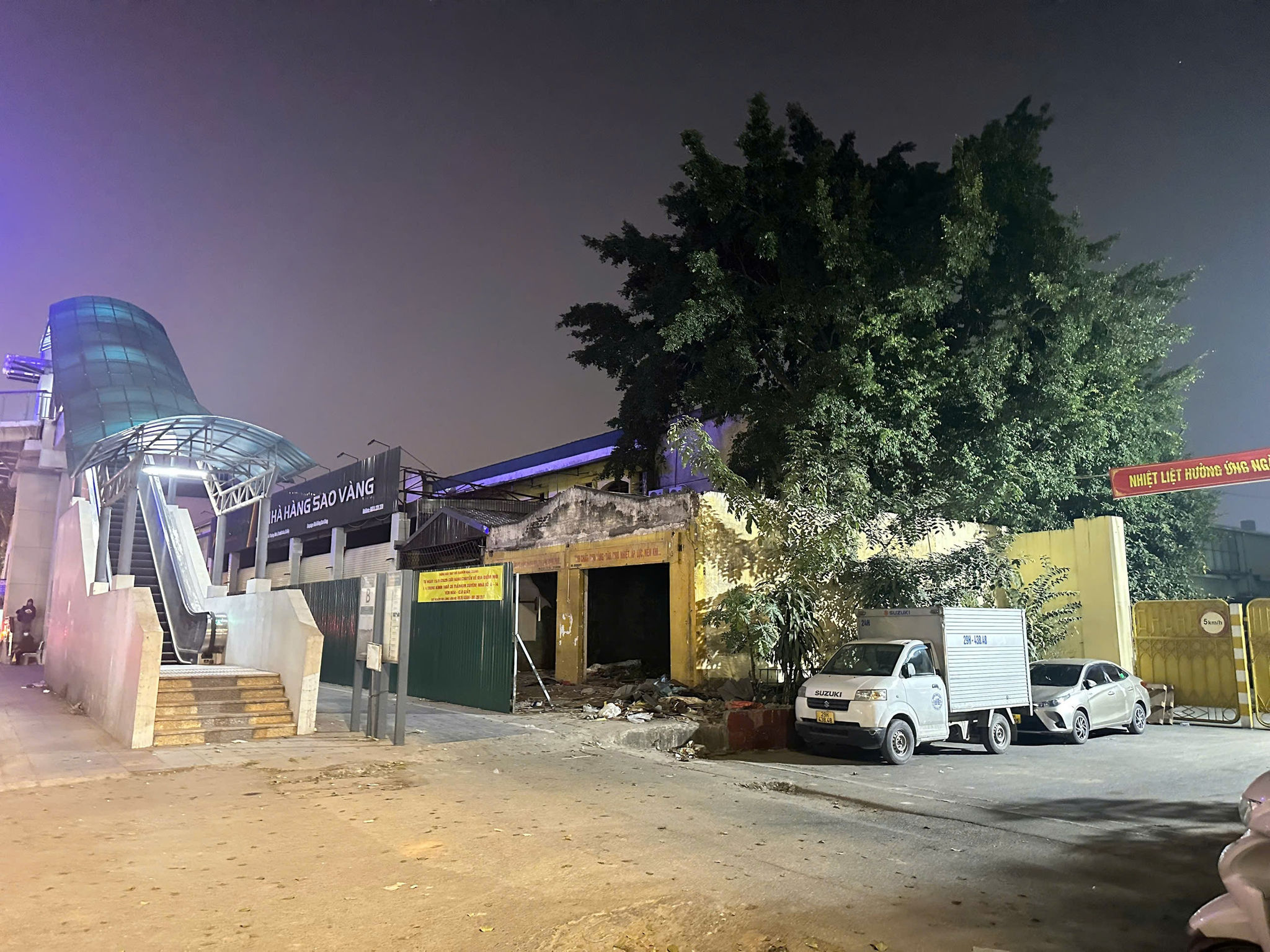 Khu đất 231 Nguyễn Trãi đang được tháo dỡ Khu đất 231 Nguyễn Trãi đang được tháo dỡ