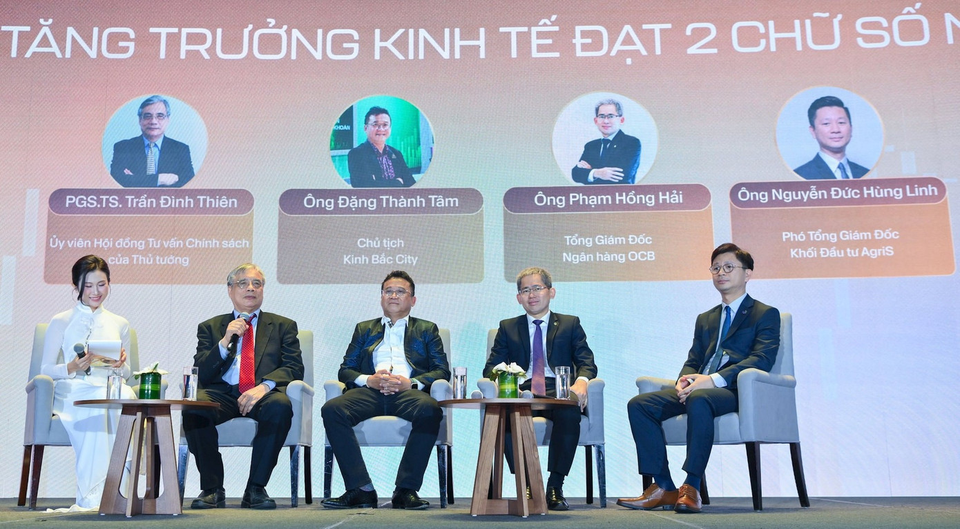 Các diễn giả tại hội thảo sáng nay. dd.jpg