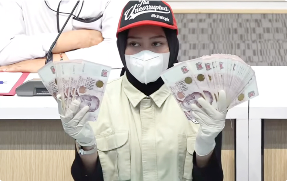 Khởi tố 3 quan chức ăn hối lộ hơn 6 tỷ đồng, thu giữ nhiều tiền, vàng - ảnh 3