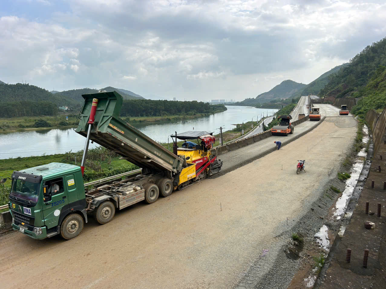 Tuyến cao tốc nối 2 TP của Việt Nam được chi hơn 3.000 tỷ lên đời đang gấp rút về đích- Ảnh 4.