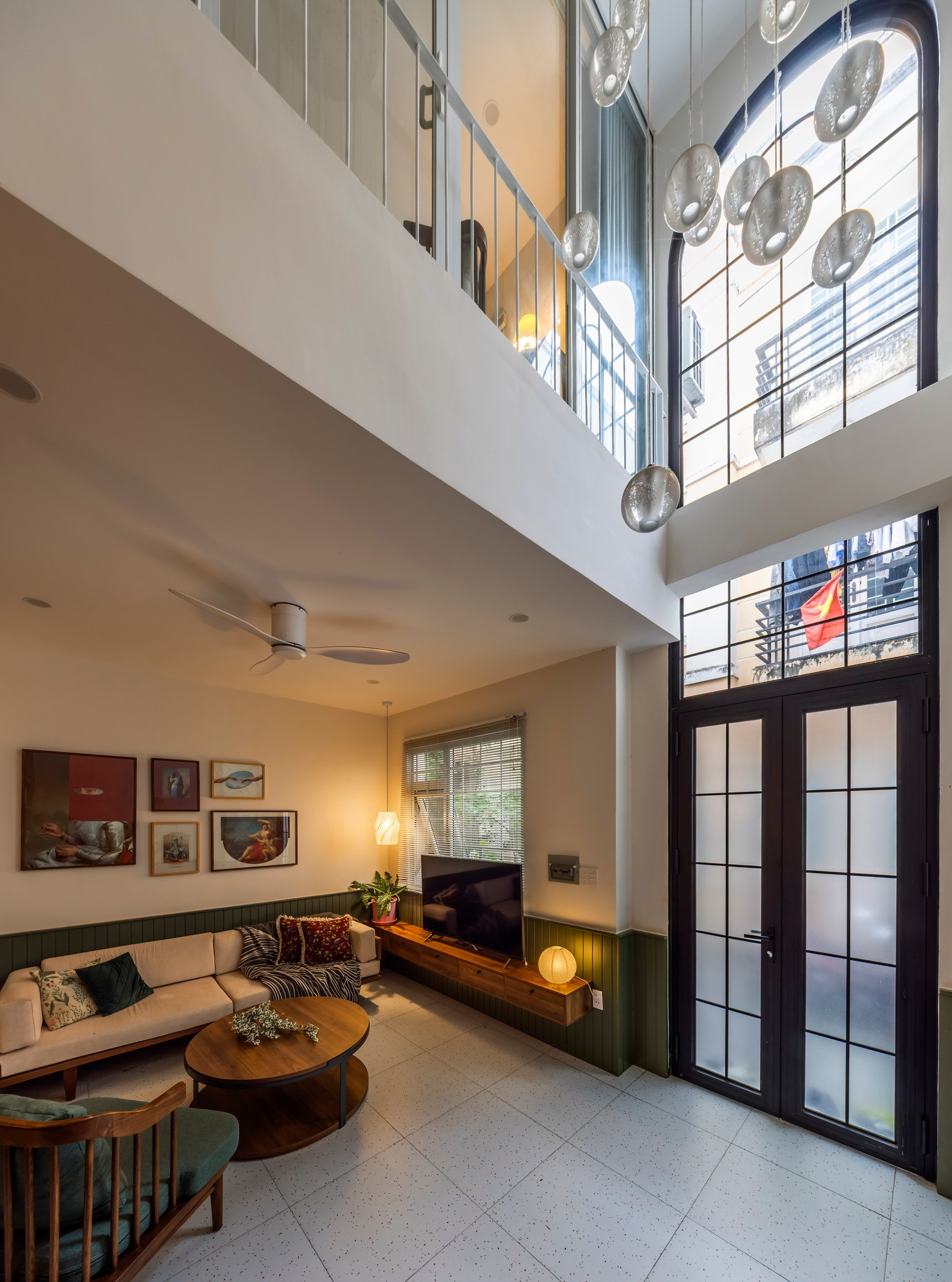 Tận hưởng nhịp sống an yên trong căn nhà mang đậm hơi thở đương đại- Ảnh 1.