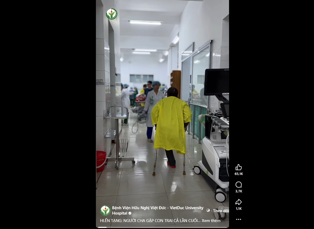 Nghẹn ngào cảnh cha khuyết tật chống nạng nói lời tiễn biệt con trai 25 tuổi trước giờ hiến tạng - ảnh 1