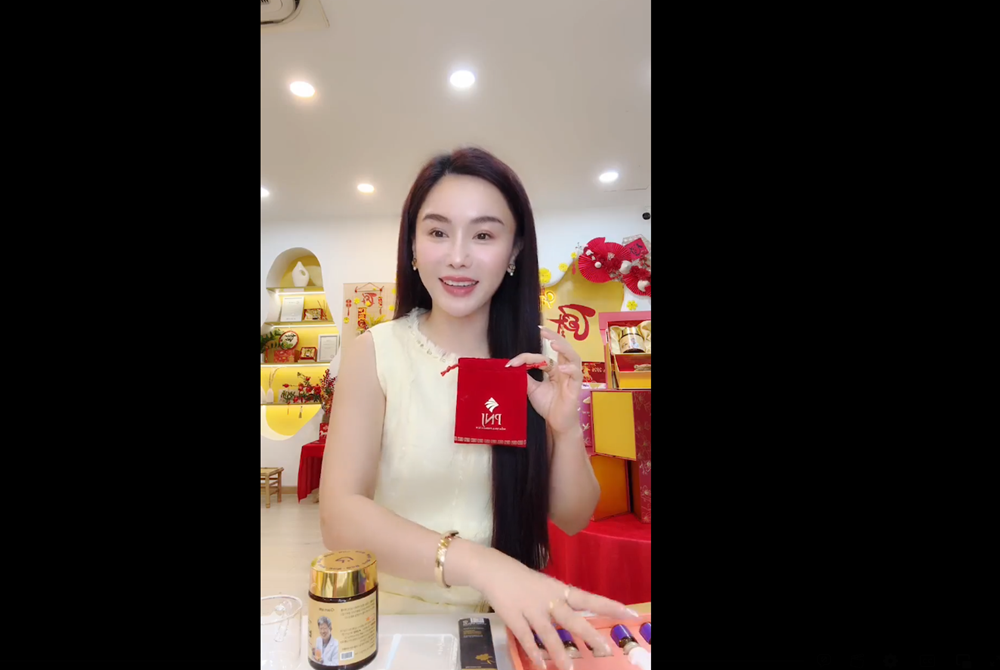 Nữ MC livestream tặng 30 chỉ vàng gây sốt cộng đồng mạng, hóa ra là 'phú bà' miền Tây nổi tiếng - ảnh 1