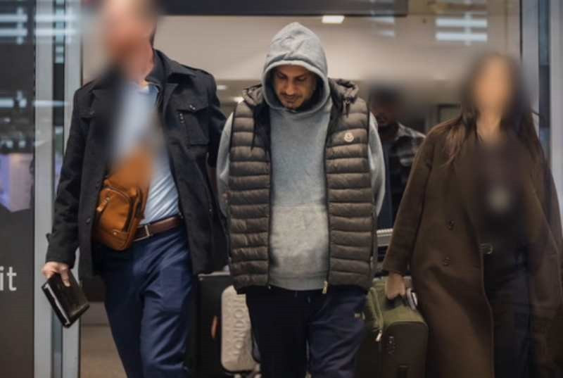 Băng trộm đột nhập vào sân bay, khiến 6.600 thỏi vàng nặng hơn 400kg và 53kg tiền mặt 'bốc hơi' sau 1 ngày - ảnh 2